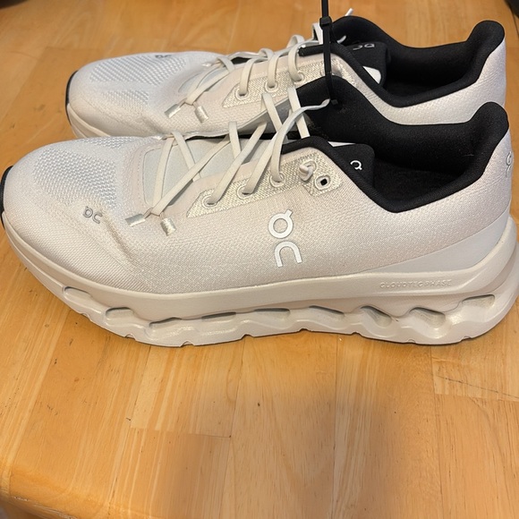 On running cloud tilt men’s sneakers - Picture 3 of 5